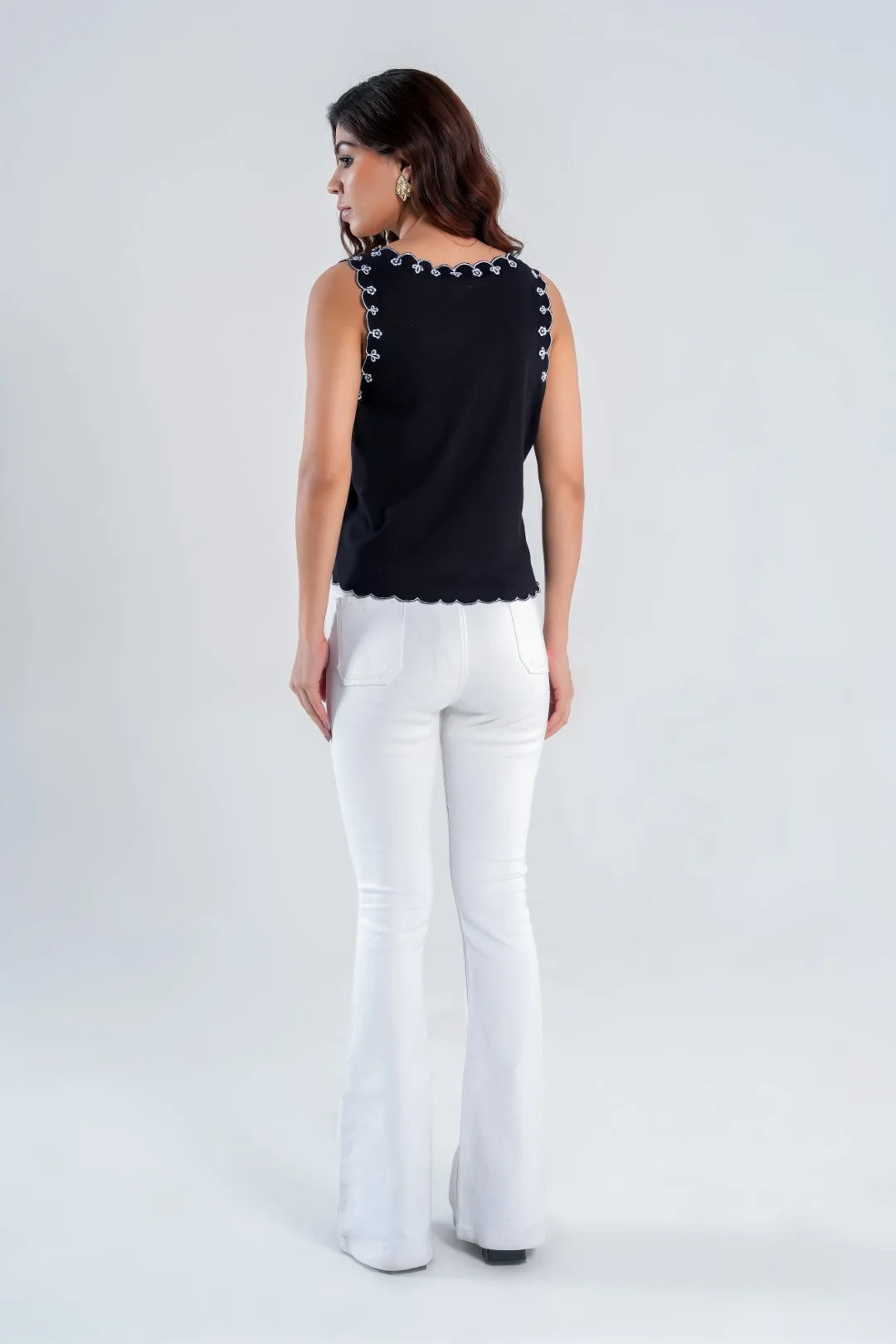 Black Scallop Embroidered Sleeveless Top