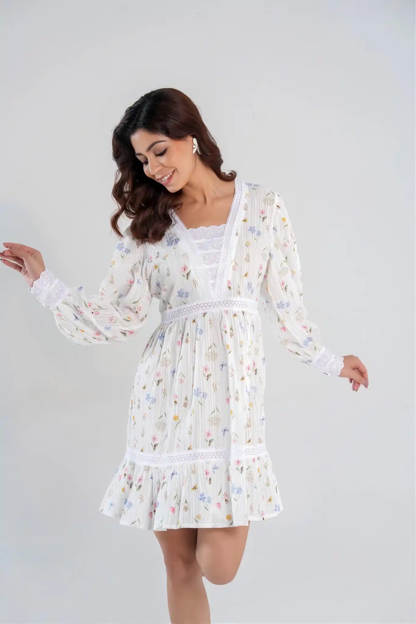 White floral cotton dress with flared hem and lace detail, long sleeve summer outfit